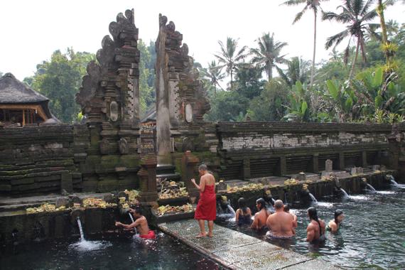 recorrer bali con guia en español en coche desde ubud