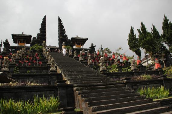 recorrer bali con guia en español en coche desde ubud