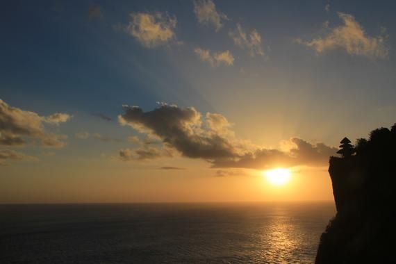 atardecer en pura luhur uluwatu en bali