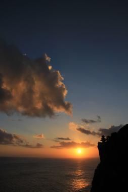 atardecer en pura luhur uluwatu en bali