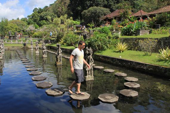 templo de tirta gangga en bali