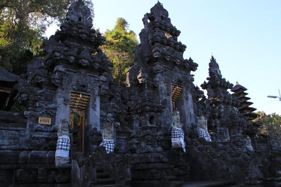 la cueva de los murciélagos de pura goa lawah