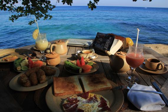 senggigi en lombok en un viaje a indonesia