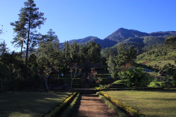 Solo a Malang en taxi visitando Candi Cetho y Candi Sukuh