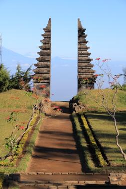 Solo a Malang en taxi visitando Candi Cetho y Candi Sukuh