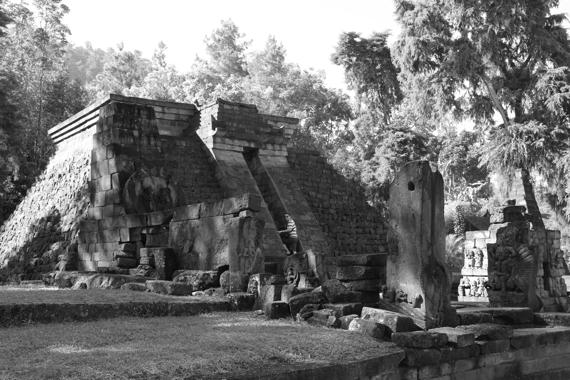 Solo a Malang en taxi visitando Candi Cetho y Candi Sukuh