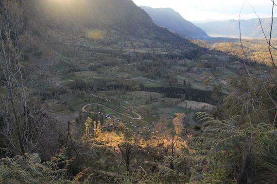 amanecer en el volcan bromo en indonesia