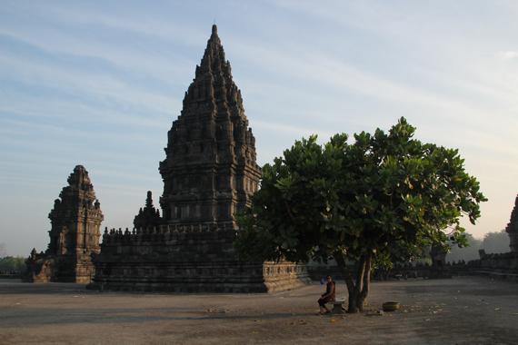 los templos de prambanan en indonesia