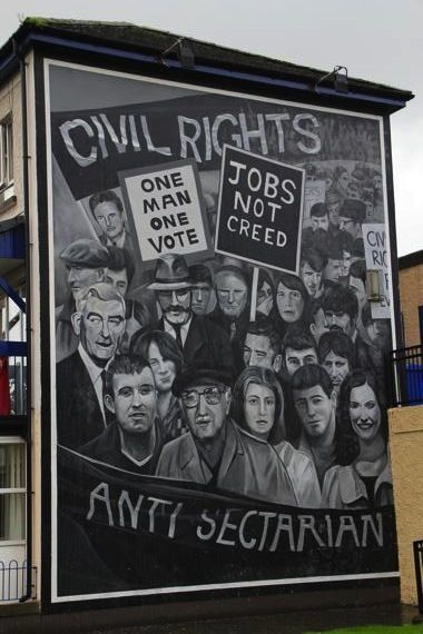 murales de derry en irlanda del norte