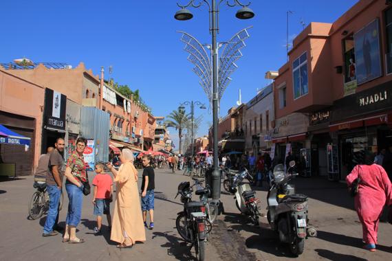 plaza jamaa el fna de marrakech en un viaje a marruecos