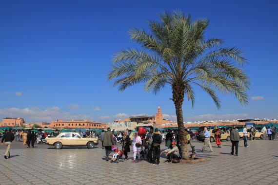 plaza jamaa el fna de marrakech en un viaje a marruecos