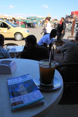 zoco de marrakech en un viaje a marruecos