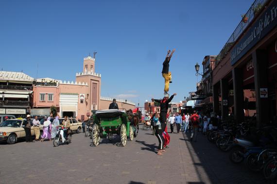 plaza jamaa el fna de marrakech en un viaje a marruecos