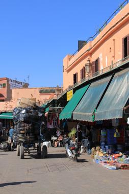 plaza jamaa el fna de marrakech en un viaje a marruecos
