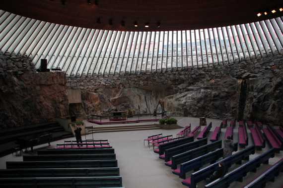 iglesia de temppeliaukio de helsinki en finlandia