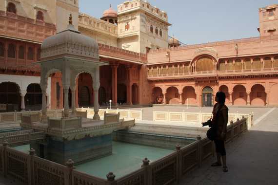 fuerte junagarh de bikaner en un viaje en coche con conductor por india
