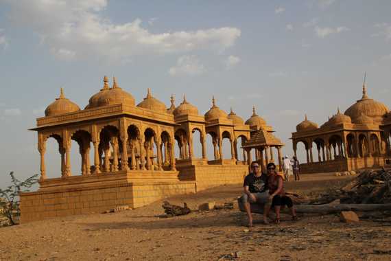 cenotafios en jaisalmer en un viaje a india