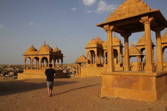 cenotafios en jaisalmer en un viaje a india