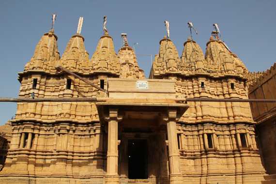 templos jainis en el fuerte de jaisalmer en un viaje a india