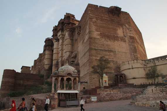 atardecer en el fuerte de meherangarh de jodhpur