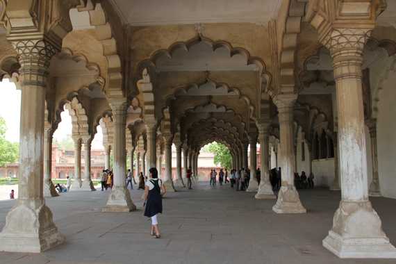 fuerte rojo de agra en un viaje a india