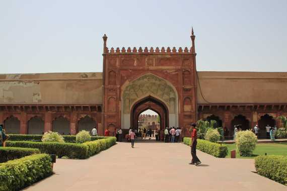 fuerte rojo de agra en un viaje a india