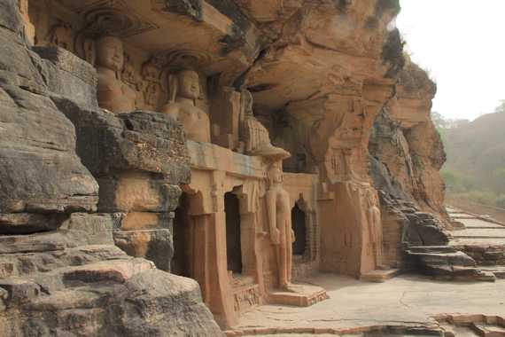 esculturas en el fuerte de gwalior en india