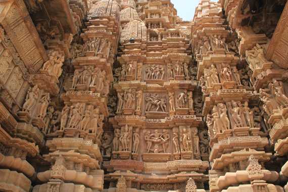 esculturas eroticas en los templos de khajuraho en india