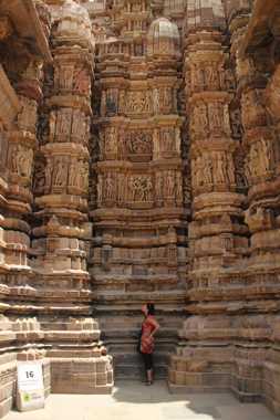 esculturas eroticas en los templos de khajuraho en india