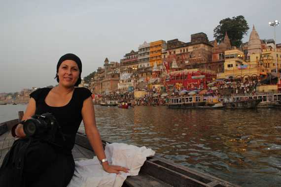 paseo en barca al amanecer por el rio ganges en varanasi