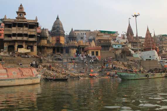 rio ganges en varanasi en india
