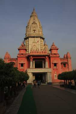 paseo en barca al amanecer por el rio ganges en varanasi