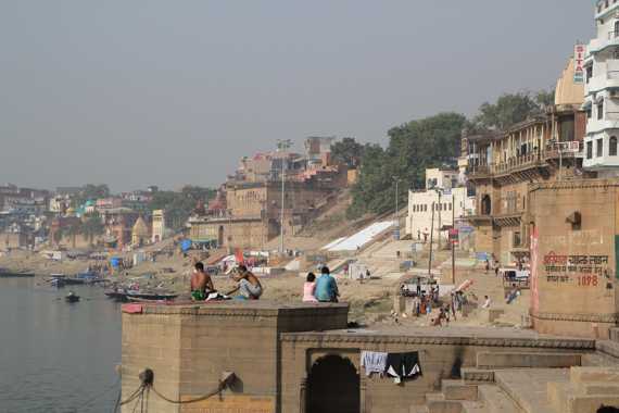 ghats en varanasi en un viaje a india
