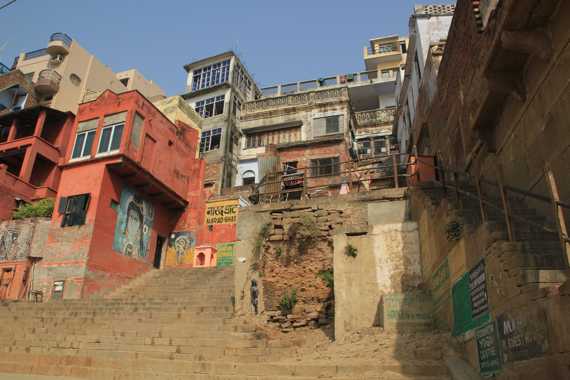 ghats en varanasi en un viaje a india
