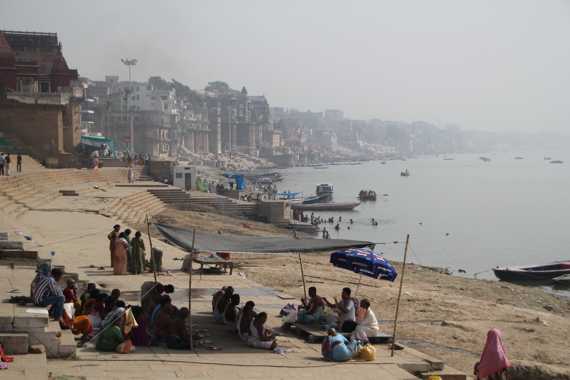 ghats en varanasi en un viaje a india