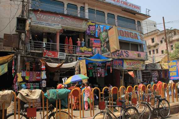 varanasi en un viaje a india