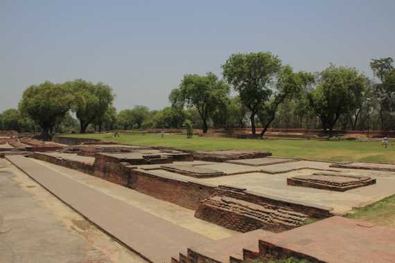 sarnath en los alrededores de varanasi