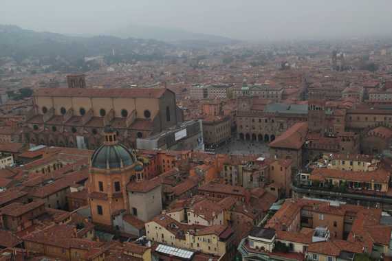 bolonia en un viaje a italia
