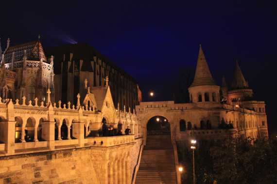 colina de buda para ver las mejores vistas del parlamento de budapest
