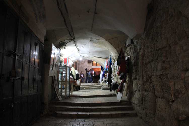 via dolorosa hasta el santo sepulcro en jerusalen via dolorosa hasta el santo sepulcro en jerusalen