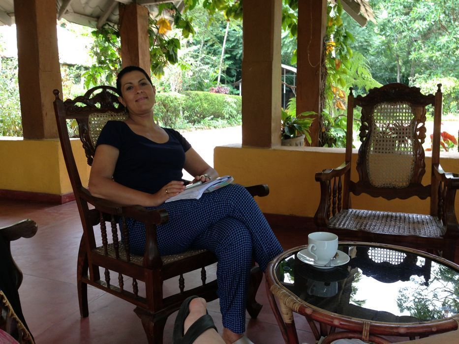 tomando un te en ella tomando un te en ella