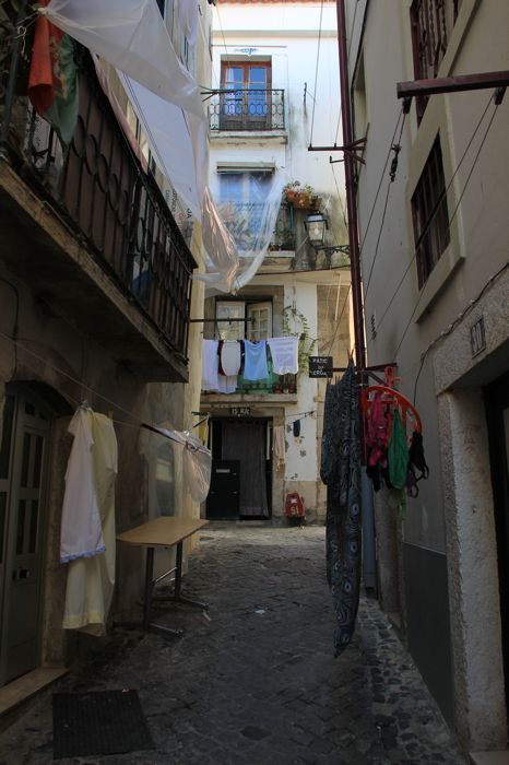 barrio de alfama barrio de alfama