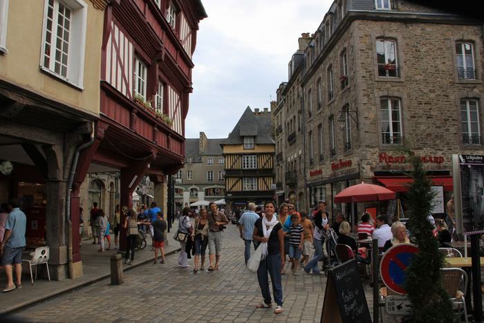 Dinan Dinan