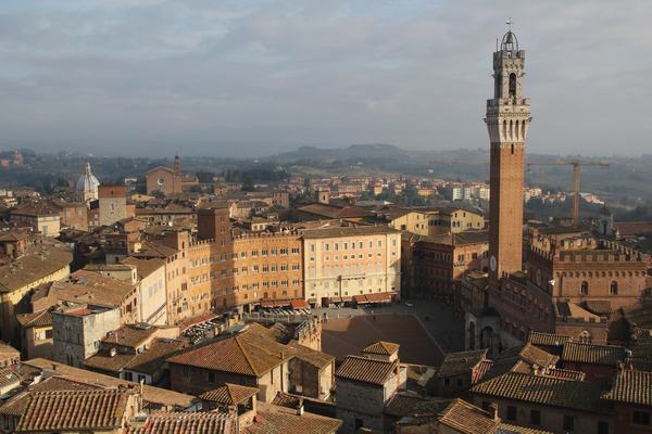 piazza del campo de siena en un viaje a la toscana