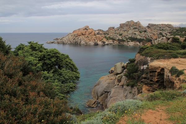 capo testa en un viaje a cerdeña