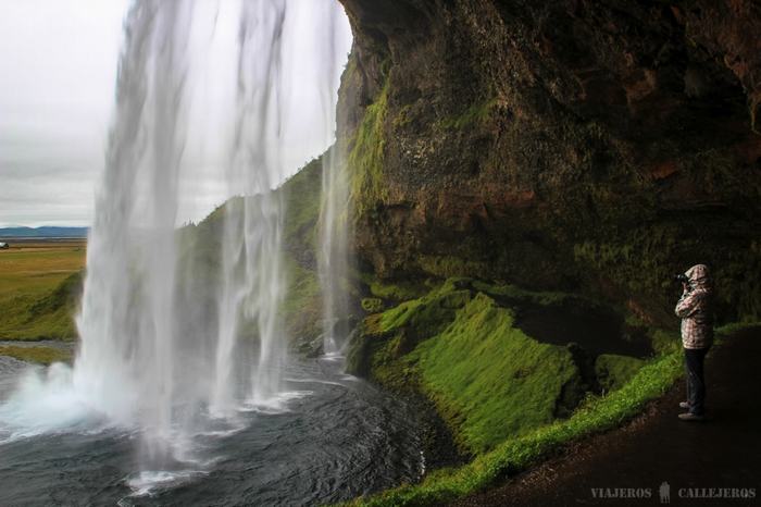 Seljalandsfoss, una de las cascadas más impresionantes de Islandia