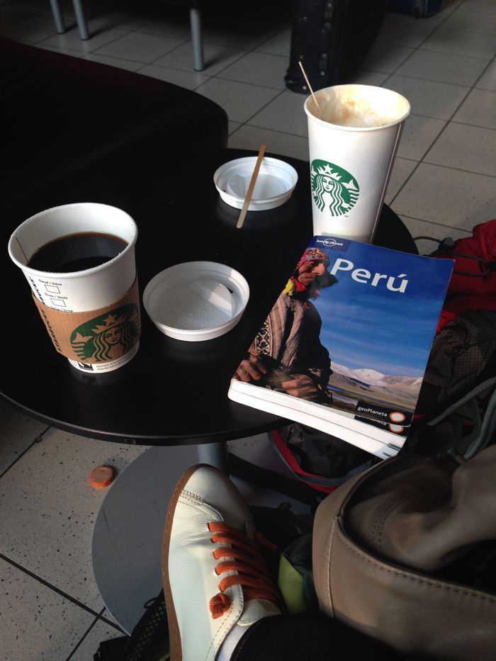 Tomando café en el aeropuerto de Amsterdam