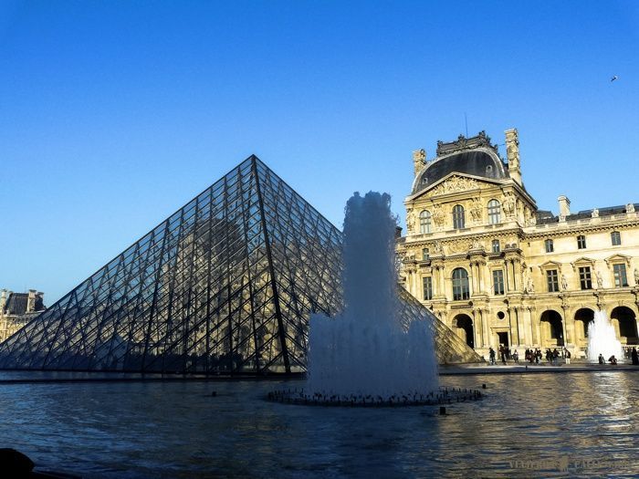 El Louvre en París. Consejos para ahorrar en París