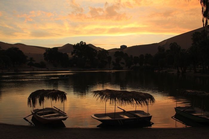 Cae la tarde en el Oasis de Huacachina