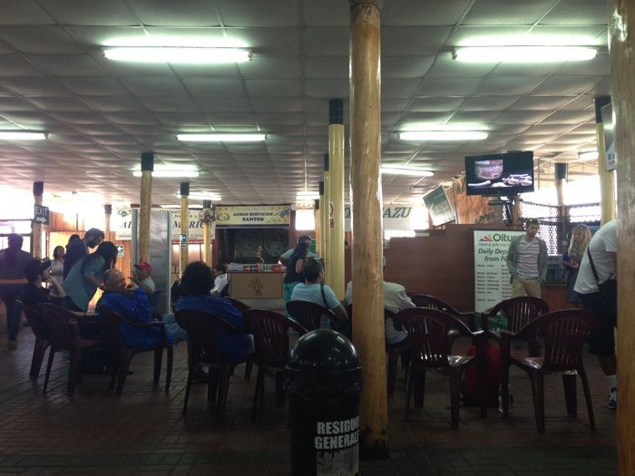Esperando que nos llamen para embarcar a sobrevolar las Líneas de Nazca